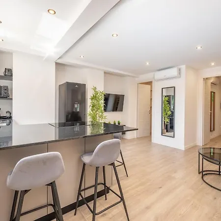 2br, 2 Bath, Ac Walk To Beaches & Center 칸느